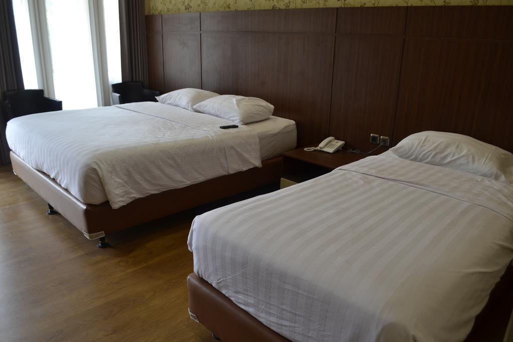 Hotel Selecta Бату Стая снимка