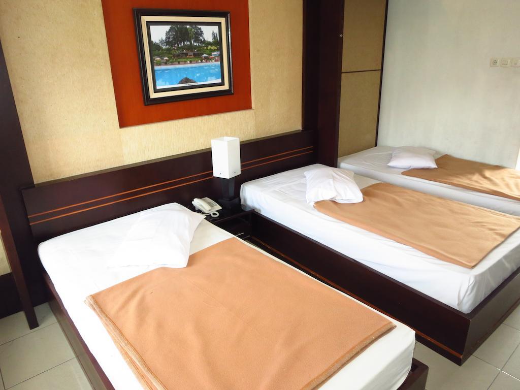 Hotel Selecta Бату Стая снимка